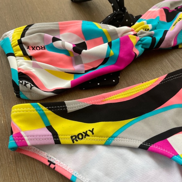 Roxy 2 piece bikini (Size 6/8) - Picture 2 of 7